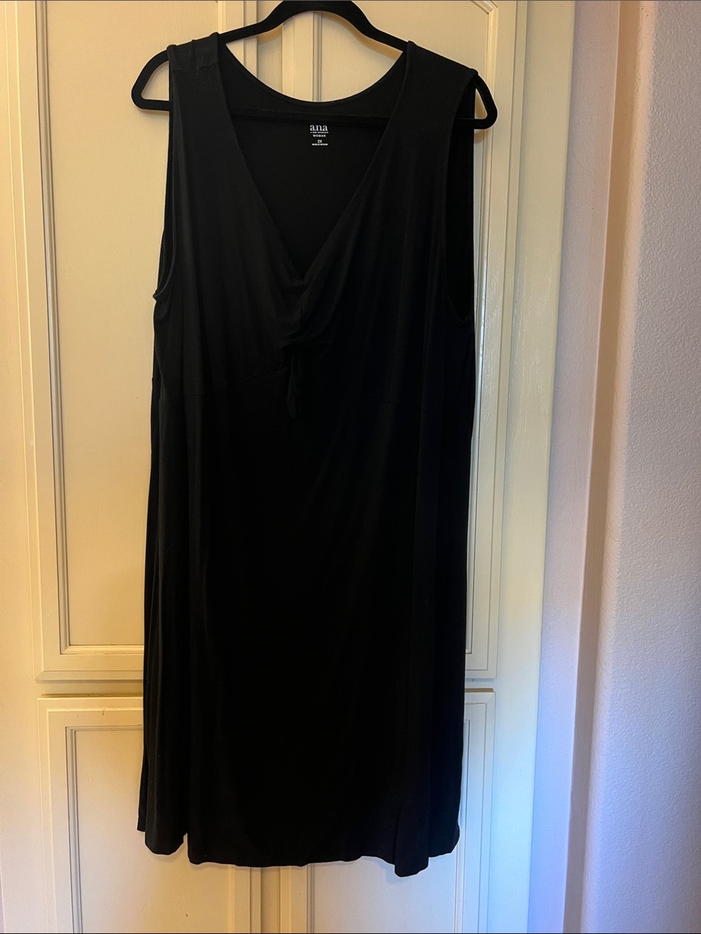 a.n.a Black Sleeveless V-Neck dress with faux.Front Tie /runching EUC